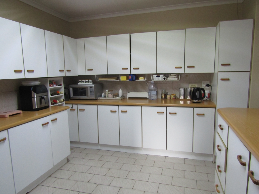 8 Bedroom Property for Sale in Wavecrest Eastern Cape